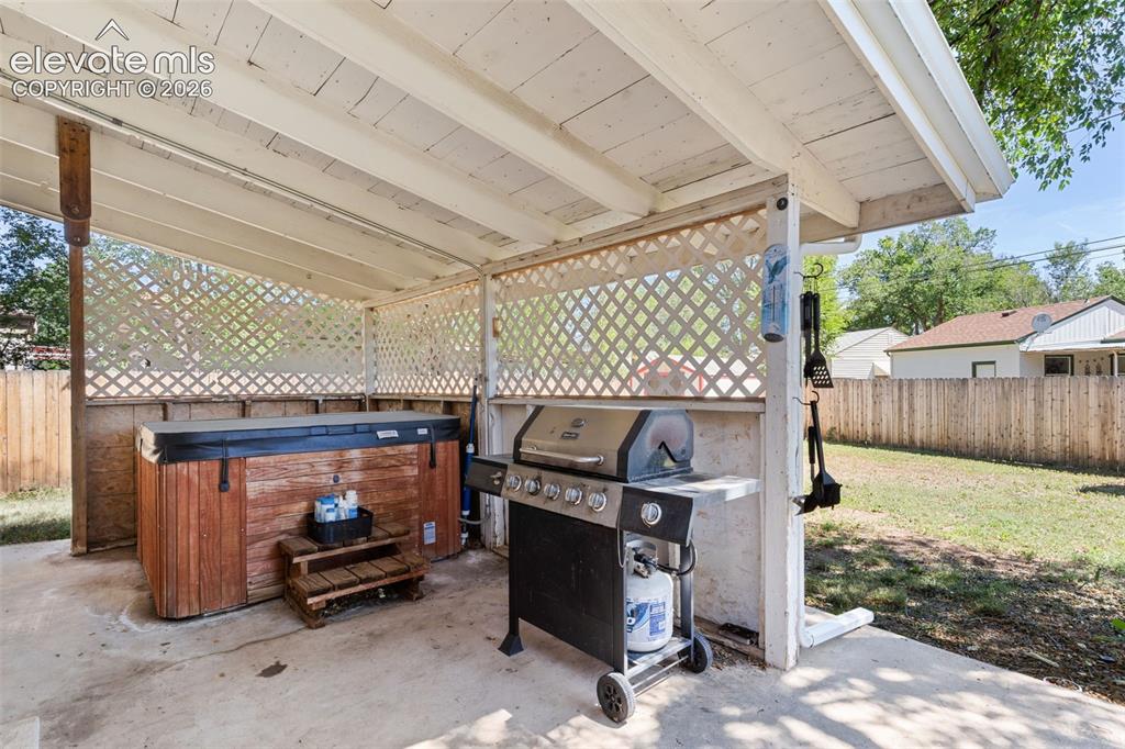 Image 22 of 27: Patio