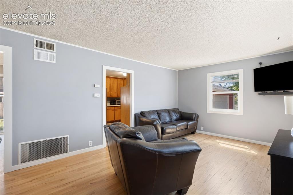 Image 5 of 27: Living Room