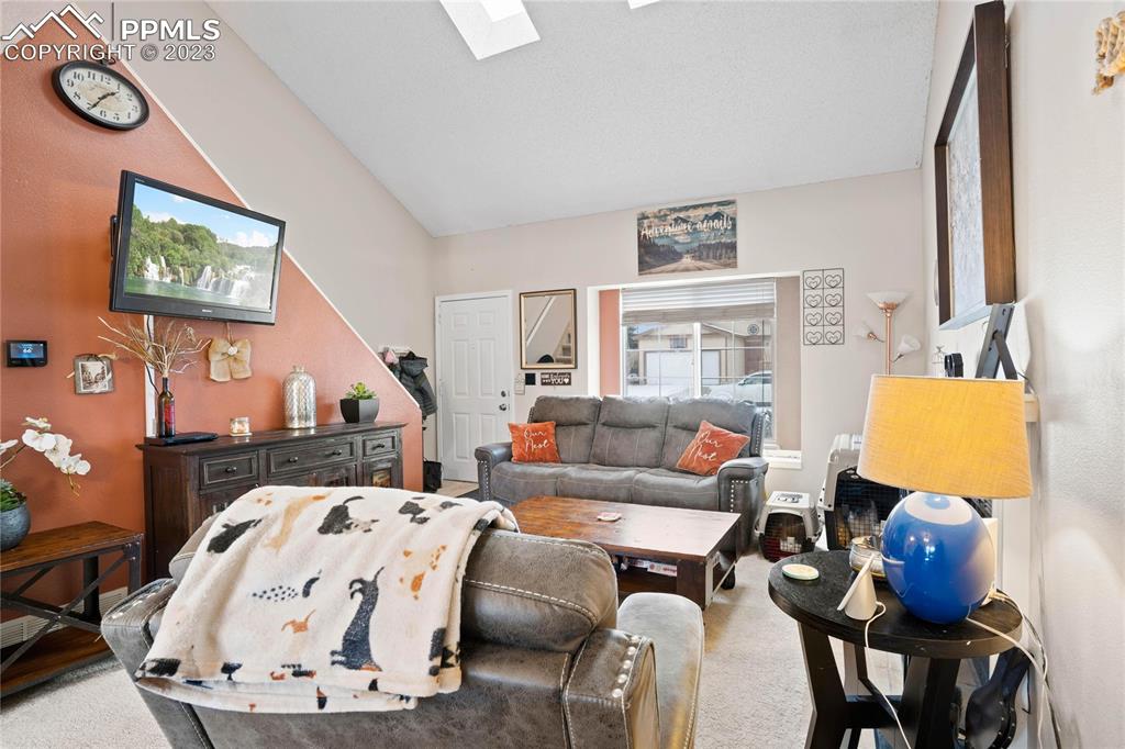 Listing 9102034, Image 4 of 22