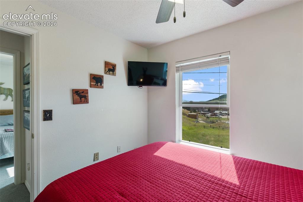 Image 28 of 36: Guest bedroom 2 with phenomenal views. 