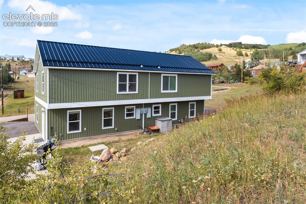 Image 4 of 36: Back of Structure