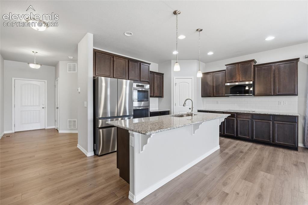 Image 10 of 46: Kitchen