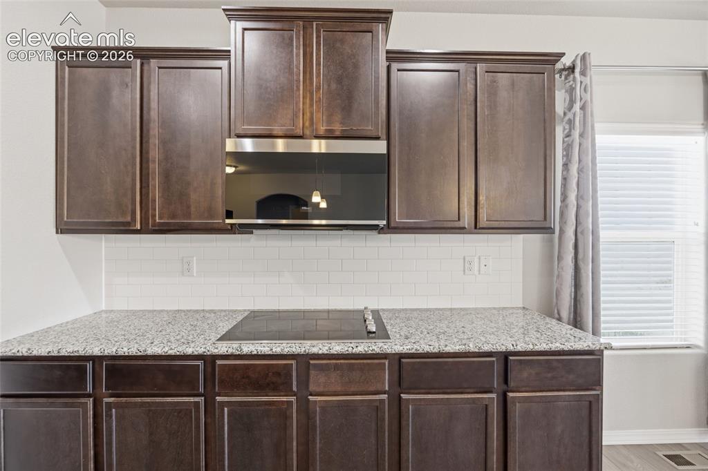 Image 13 of 46: Kitchen