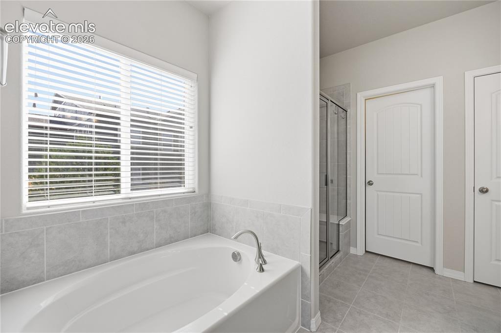 Image 33 of 46: Bathroom