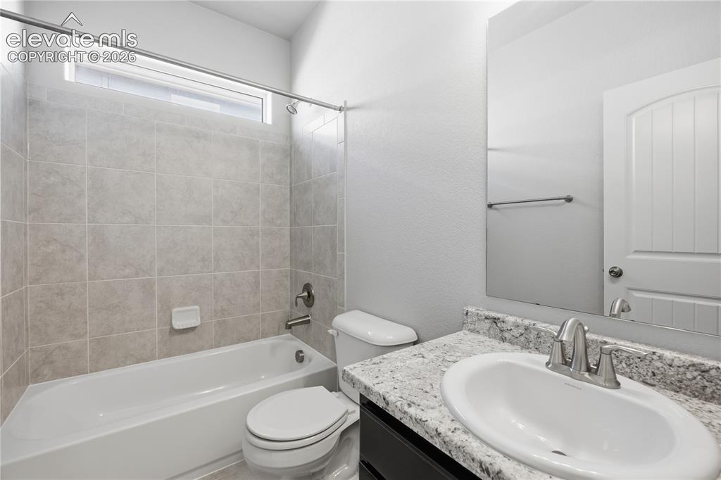 Image 35 of 46: Bathroom