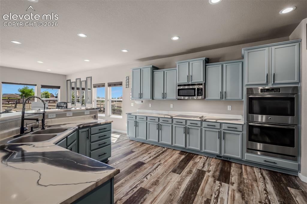 Image 11 of 50: Kitchen