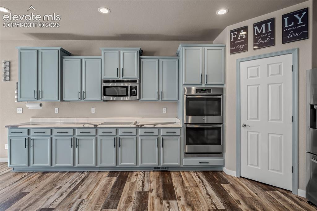 Image 14 of 50: Kitchen