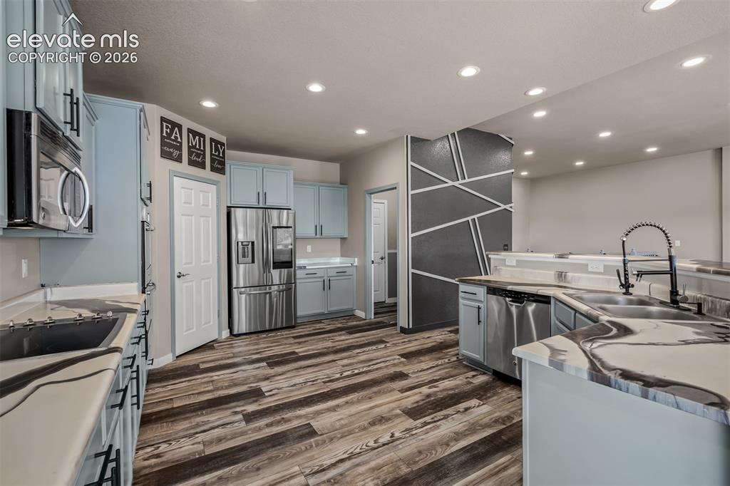 Image 15 of 50: Kitchen