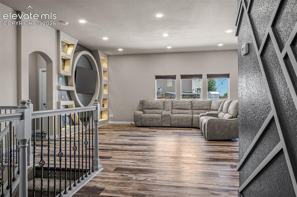 Image 8 of 50: Living Room