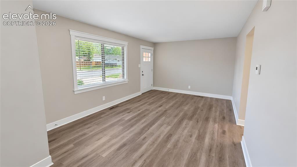 Image 12 of 26: Dining Area