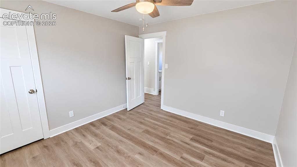Image 16 of 26: Bedroom