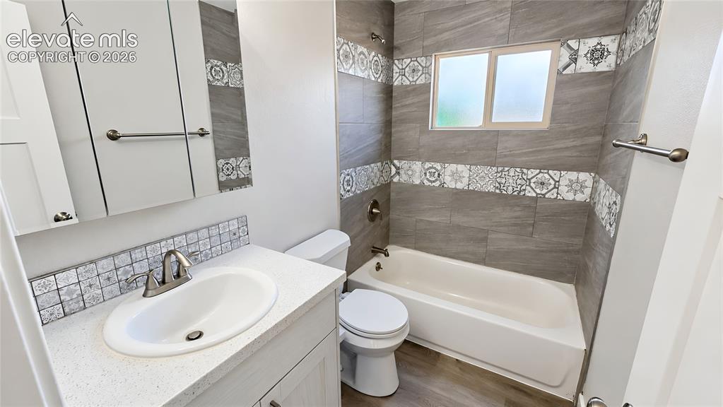 Image 17 of 26: Bathroom