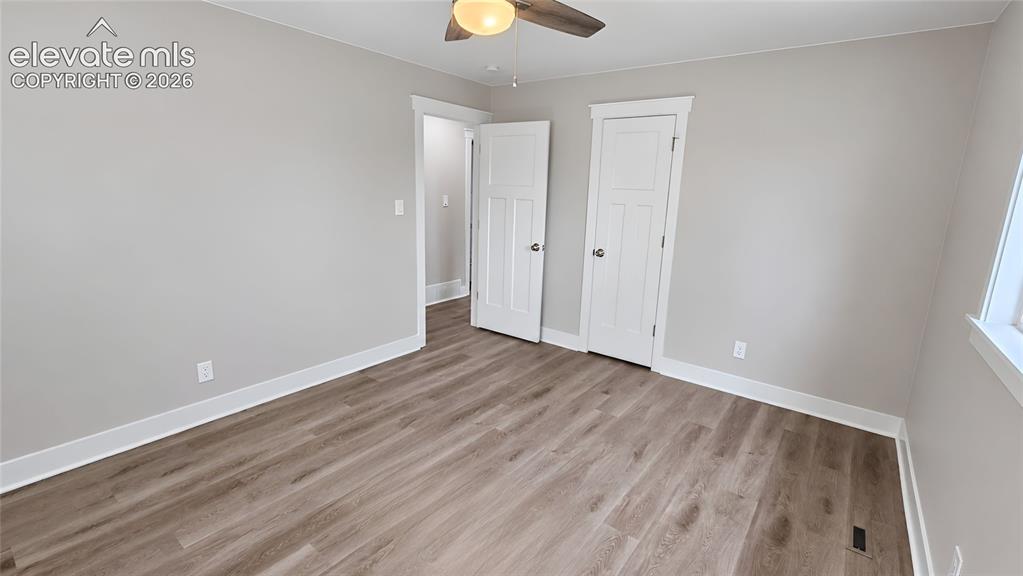 Image 19 of 26: Bedroom