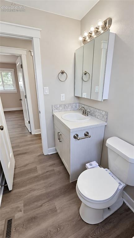 Image 21 of 26: Bathroom