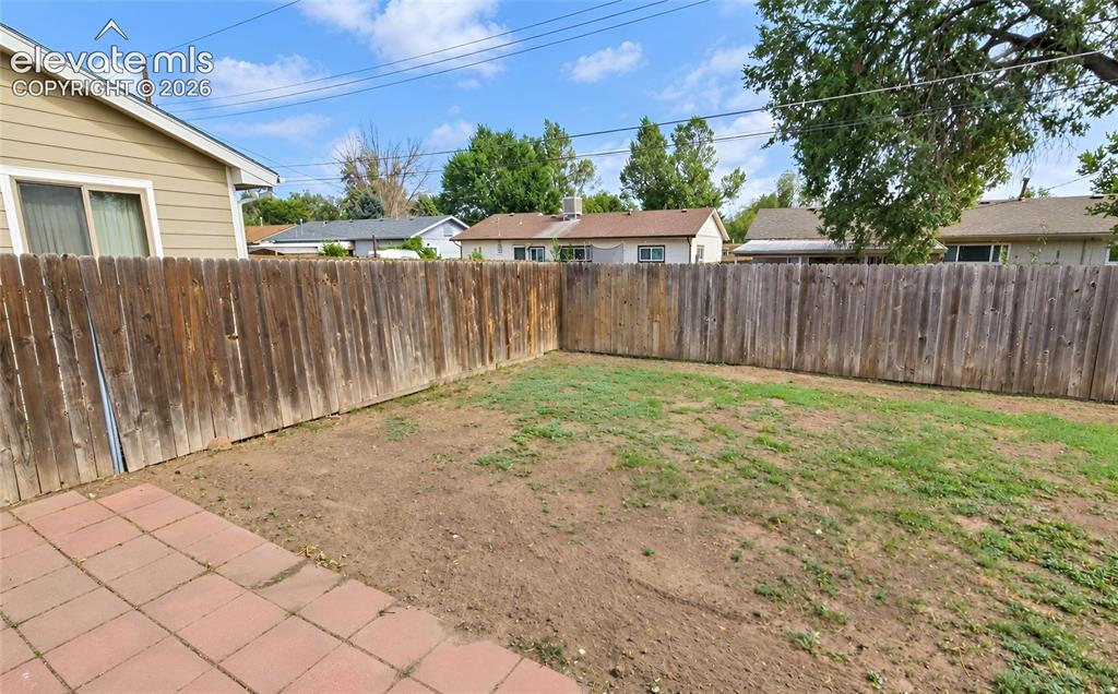 Image 25 of 26: Yard