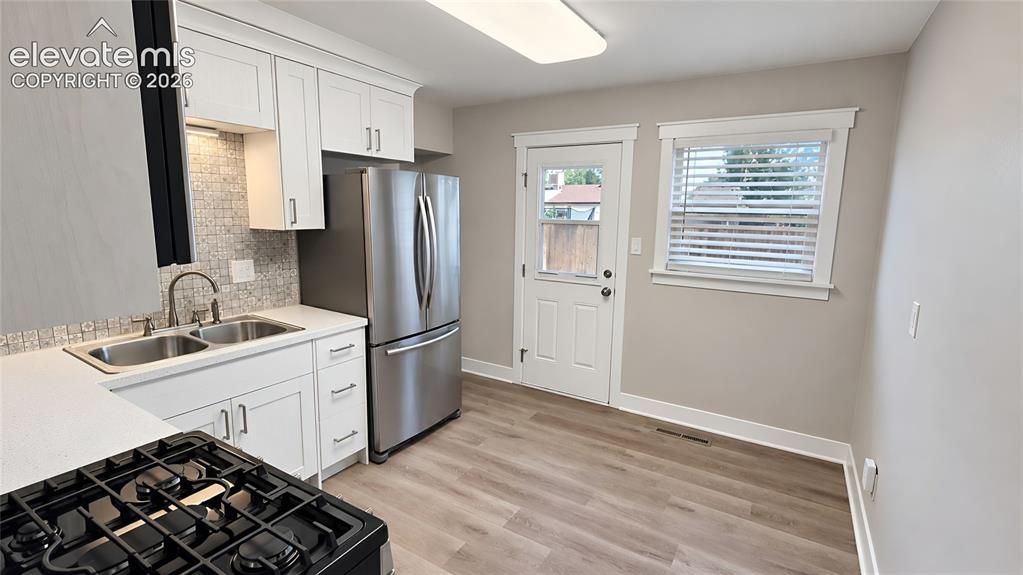 Image 4 of 26: Kitchen