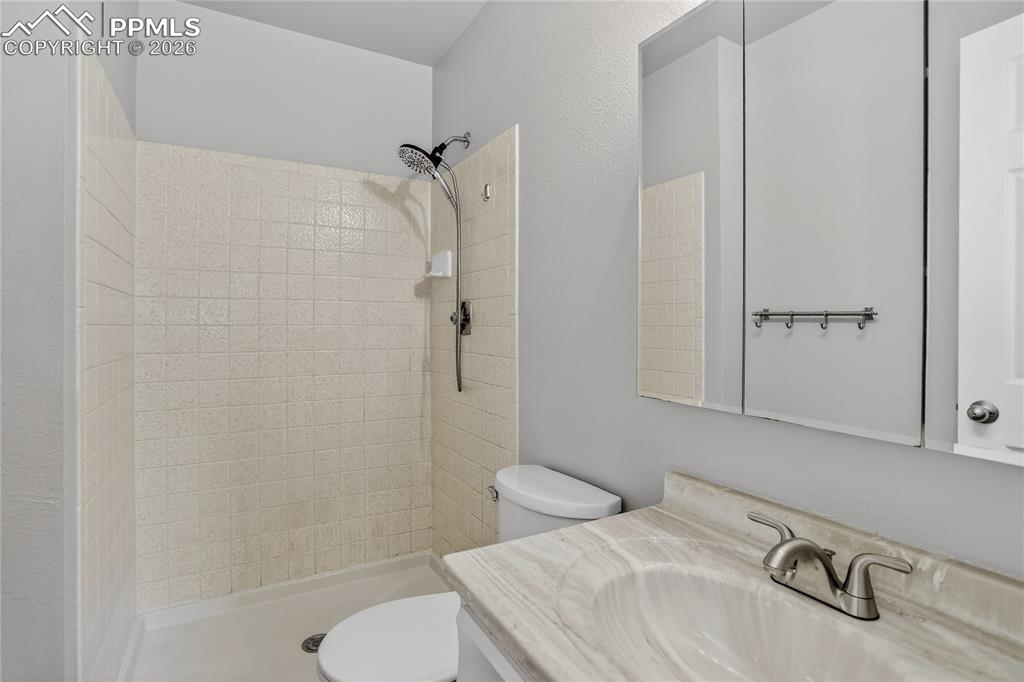 Image 11 of 20: Primary bath