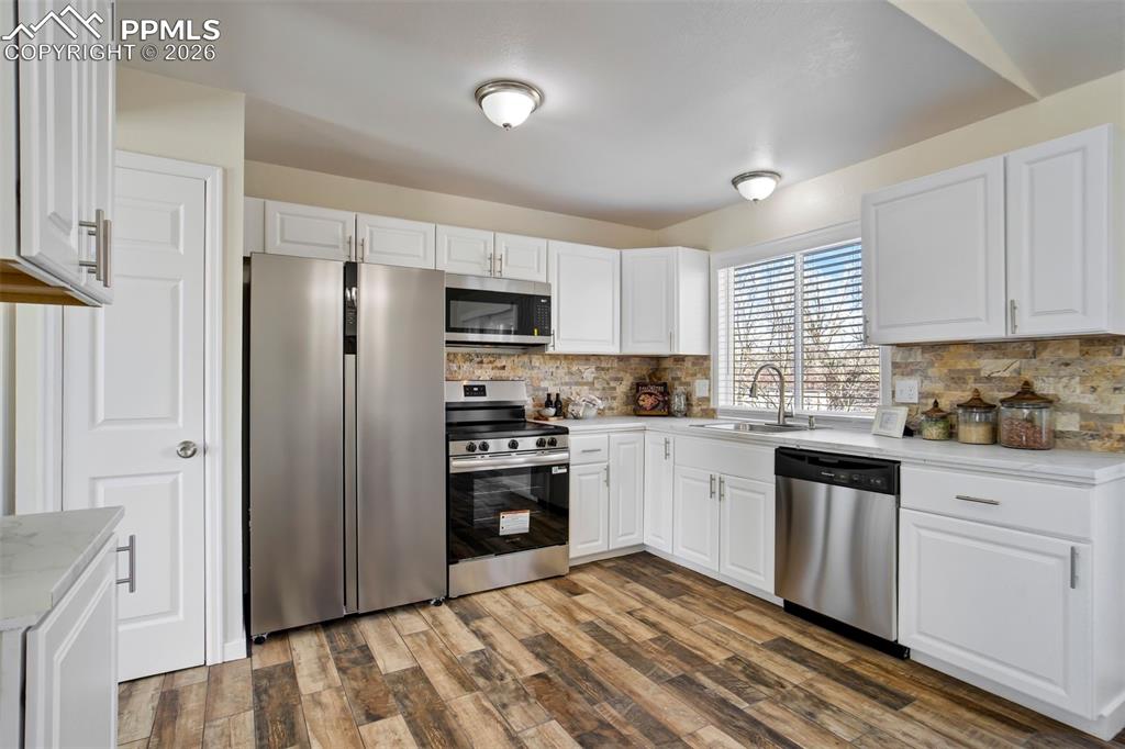 Image 12 of 46: Kitchen