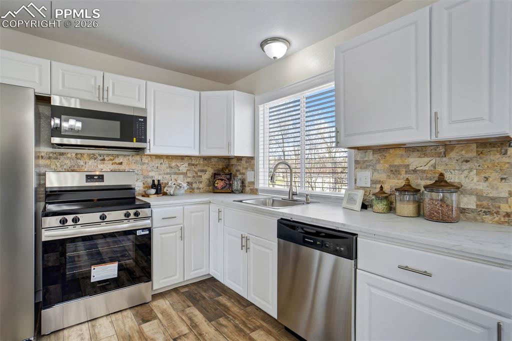 Image 13 of 46: Kitchen