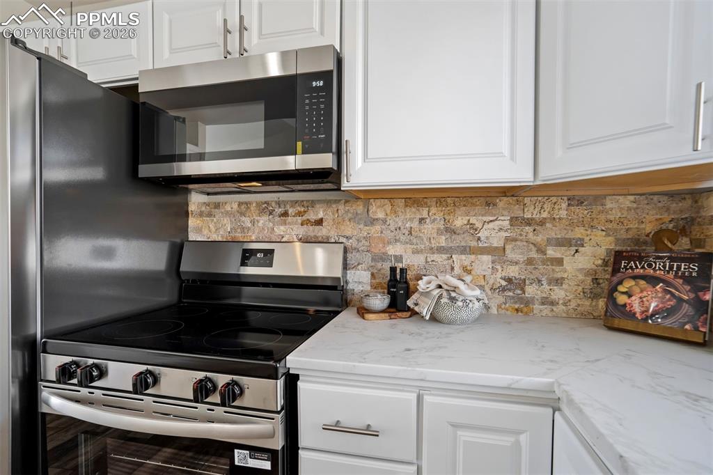 Image 14 of 46: Kitchen