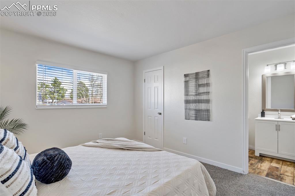 Image 21 of 46: Bedroom