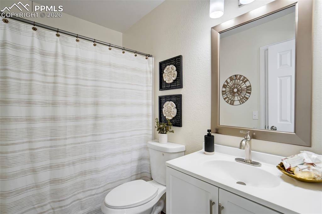 Image 23 of 46: Bathroom