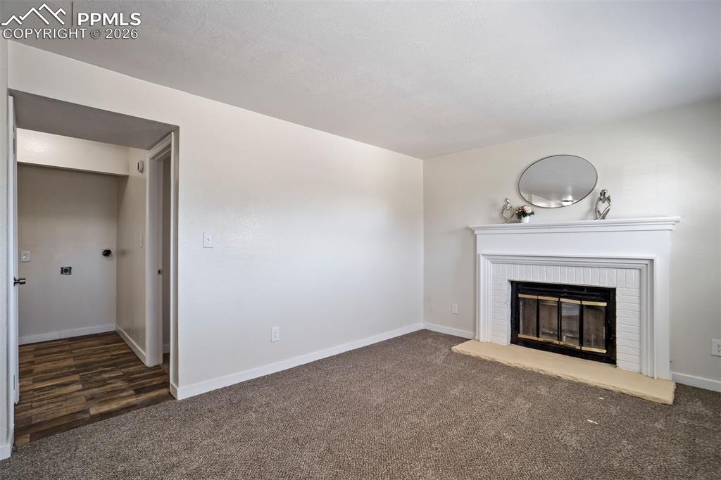 Image 31 of 46: Living Room