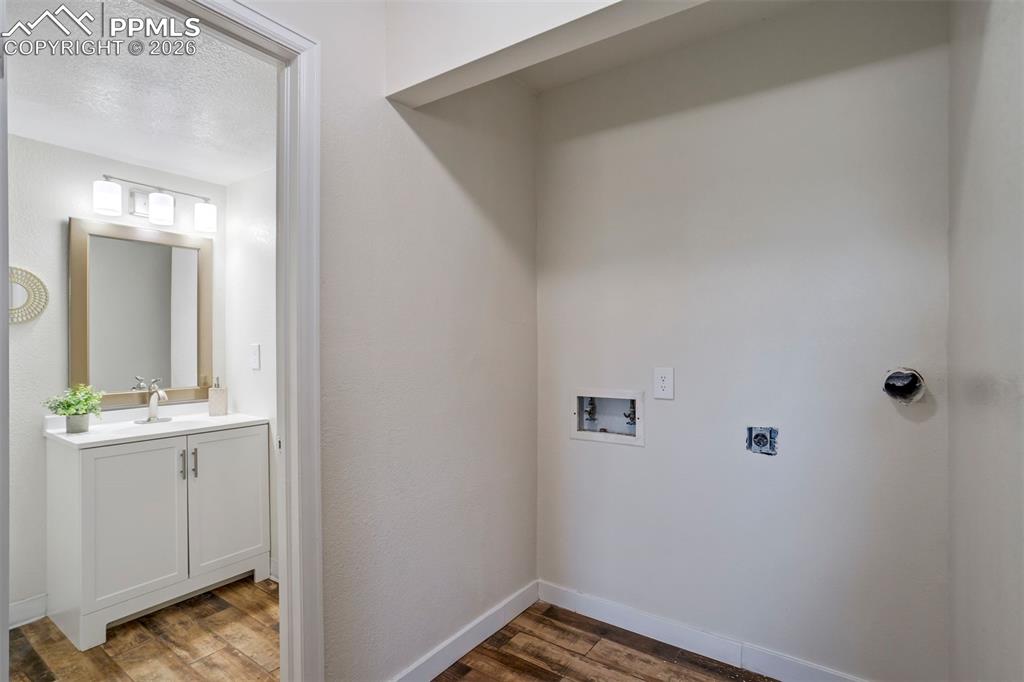 Image 35 of 46: Laundry