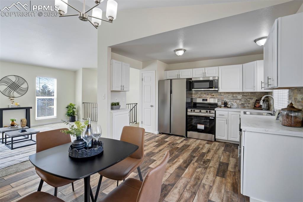 Image 9 of 46: Kitchen