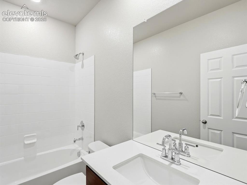 Image 16 of 39: Bathroom