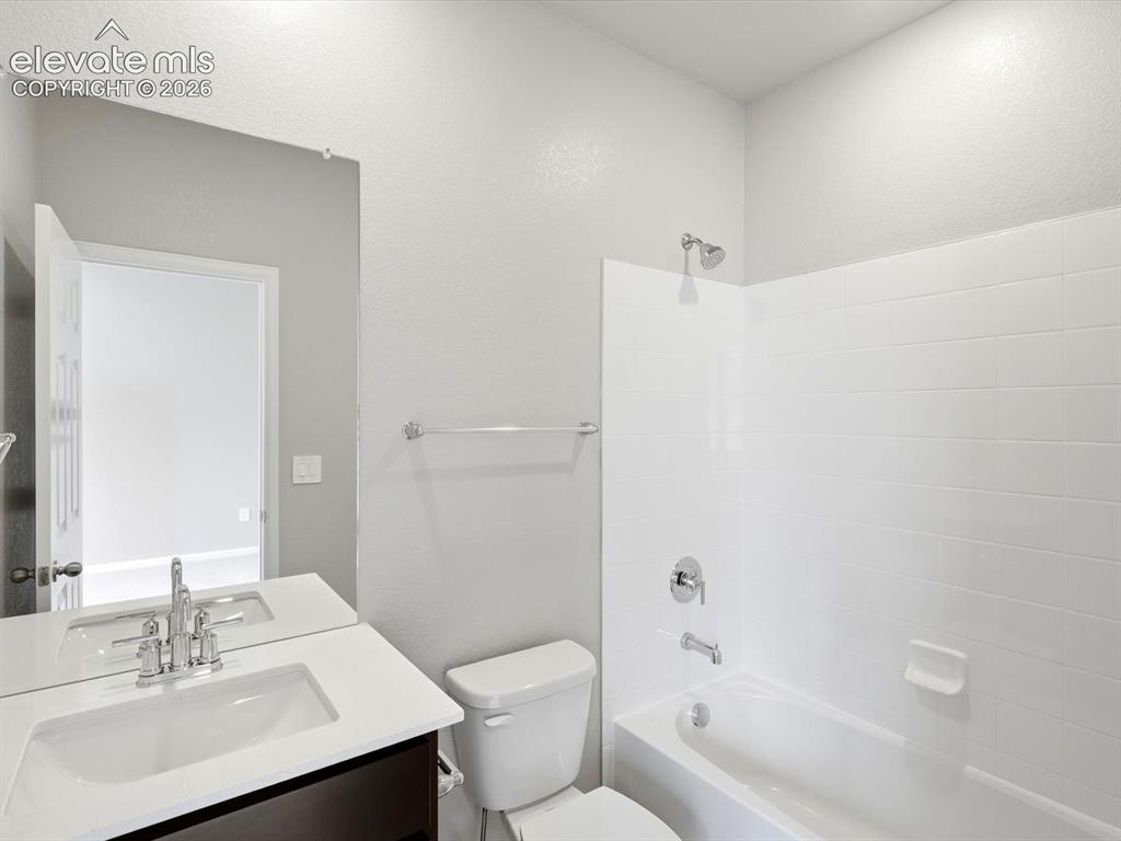 Image 30 of 39: Bathroom