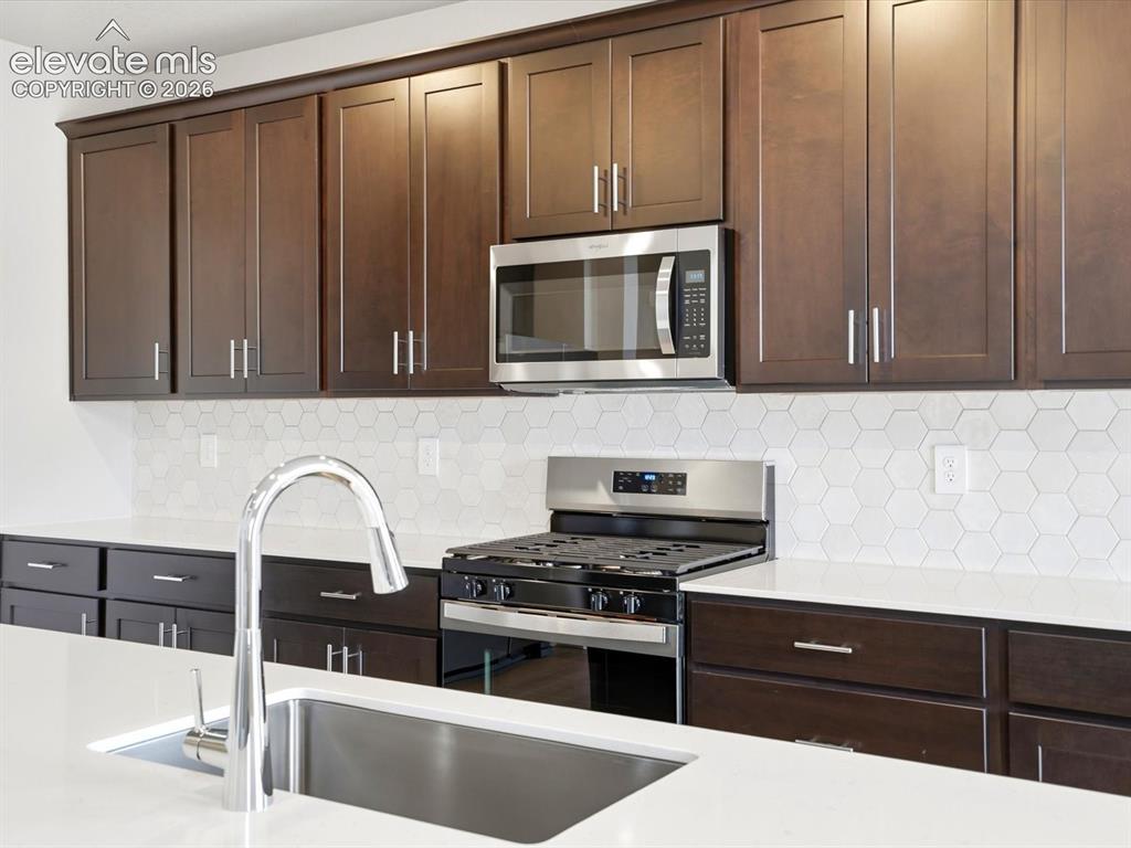 Image 9 of 39: Kitchen