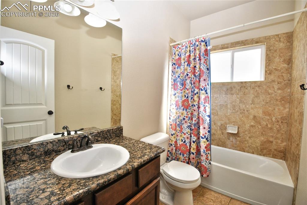 Image 21 of 38: Bathroom