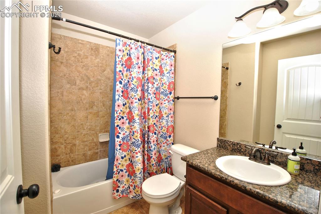 Image 30 of 38: Bathroom