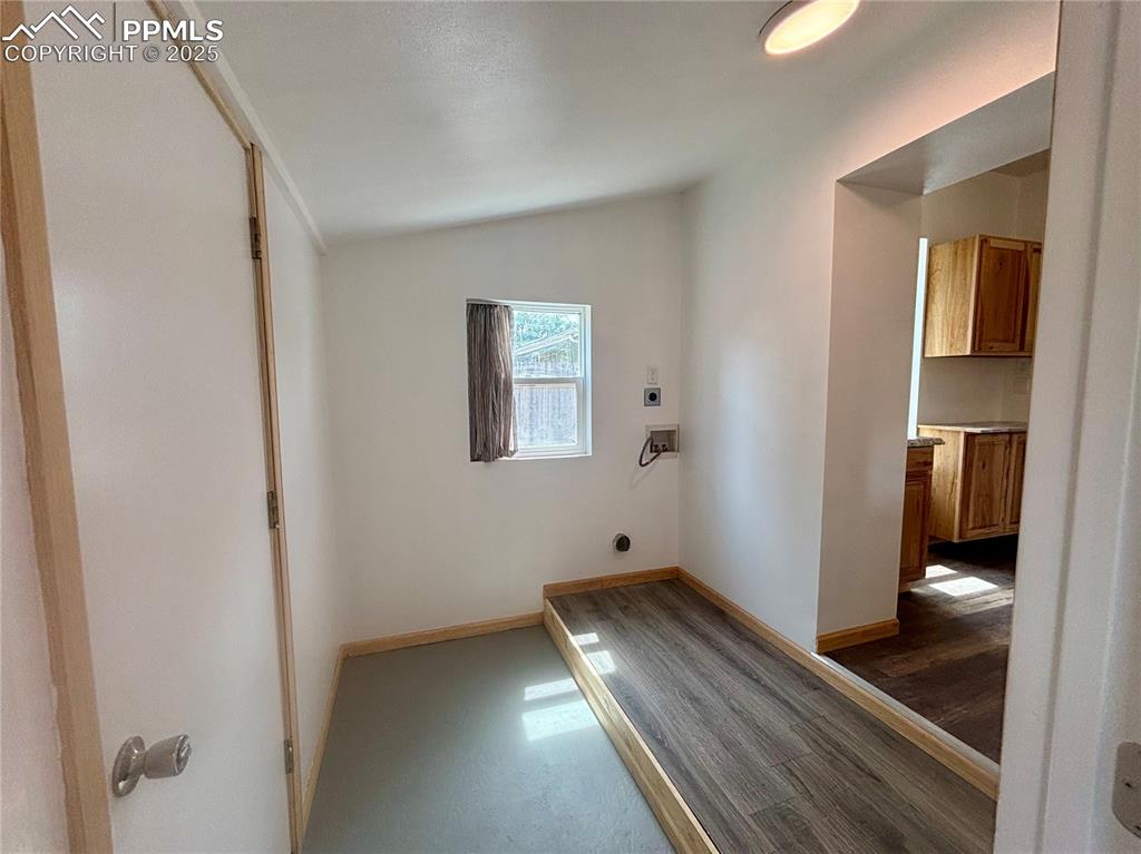 Image 19 of 35: laundry 