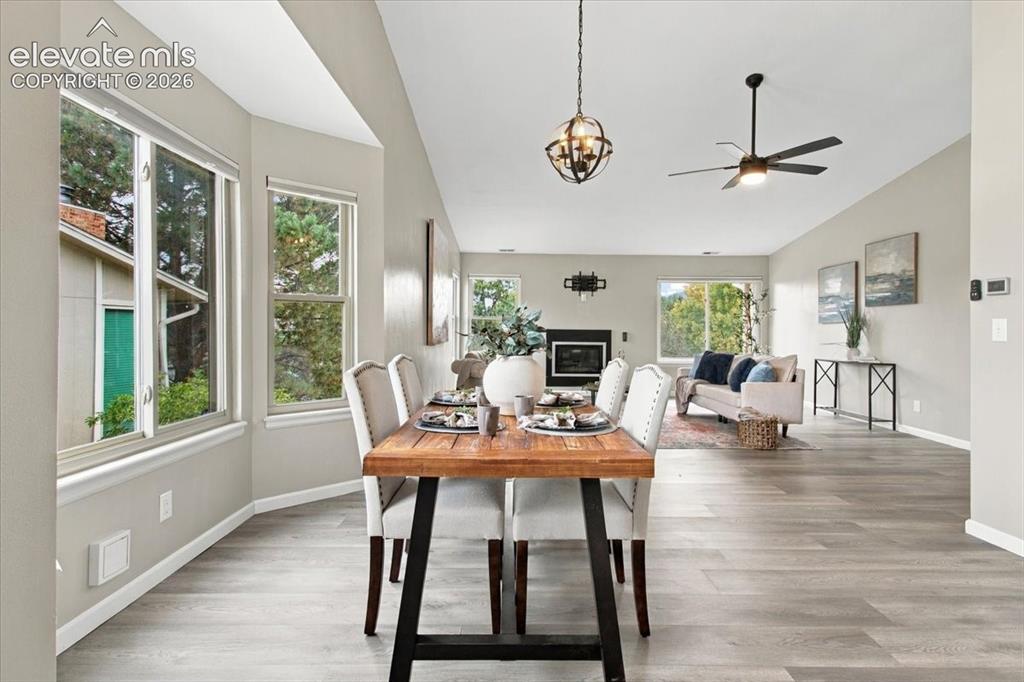 Image 10 of 40: Dining Area