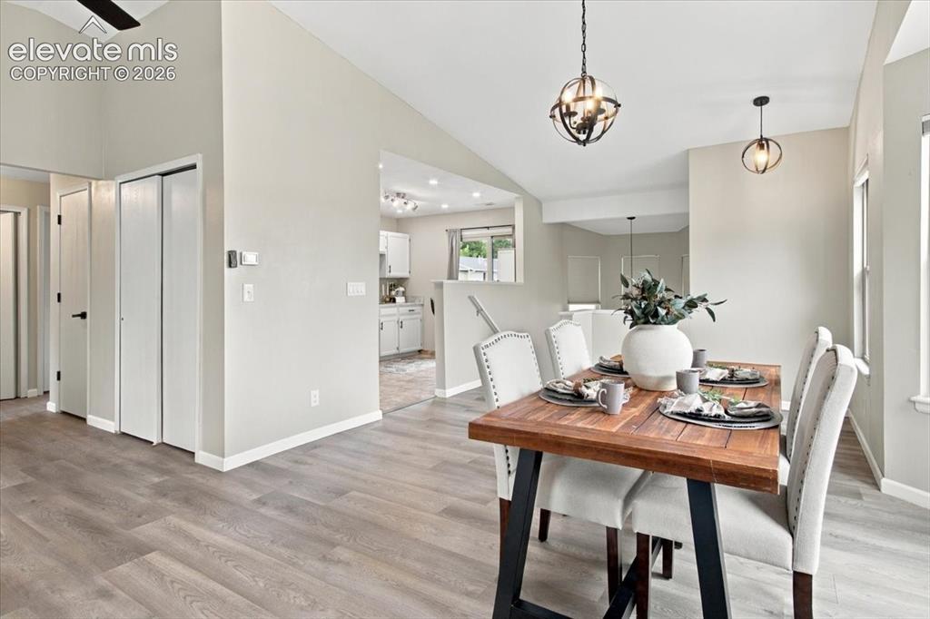 Image 11 of 40: Dining Area