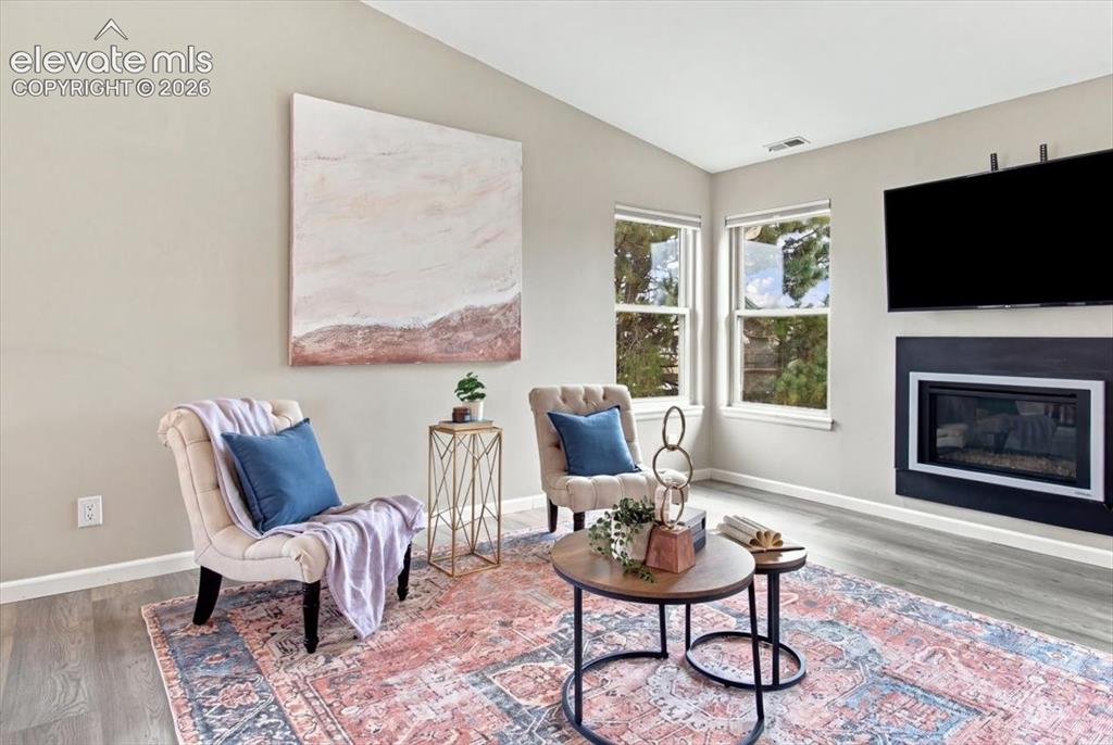 Image 15 of 40: Sitting Room