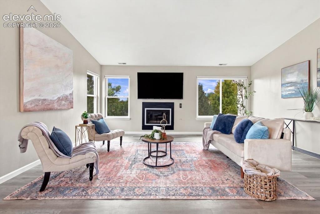 Image 19 of 40: Living Room