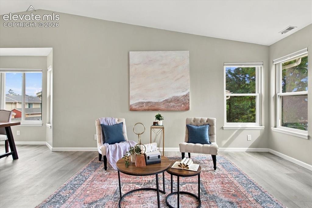 Image 20 of 40: Sitting Room