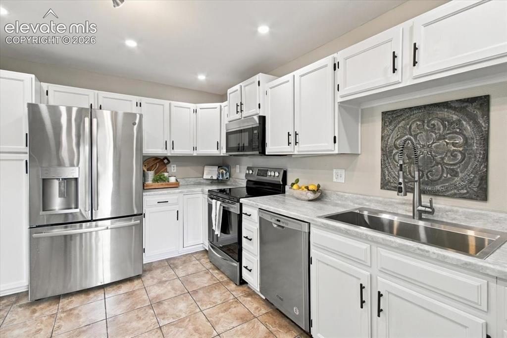 Image 4 of 40: Kitchen