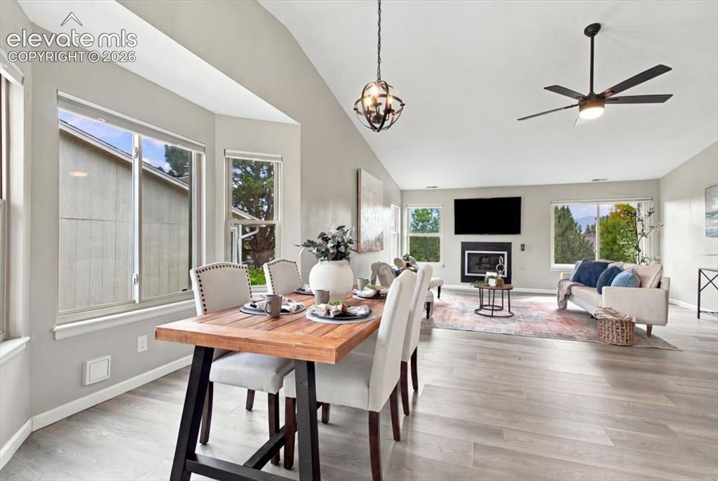 Image 5 of 40: Dining Area