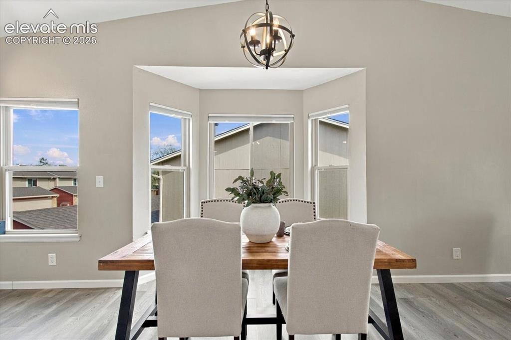 Image 7 of 40: Dining Area