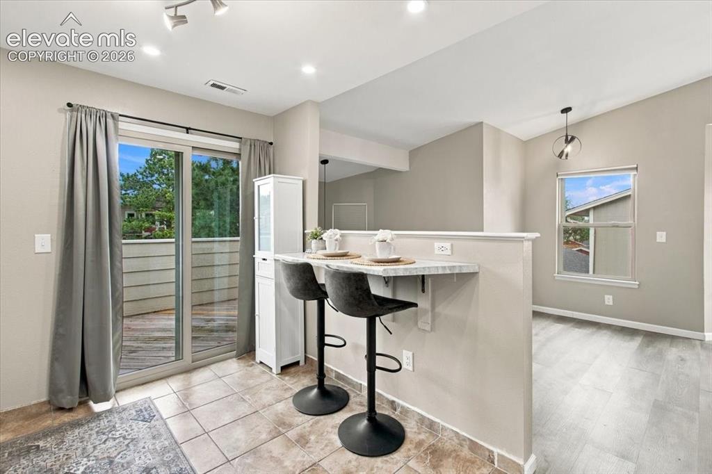 Image 9 of 40: Kitchen