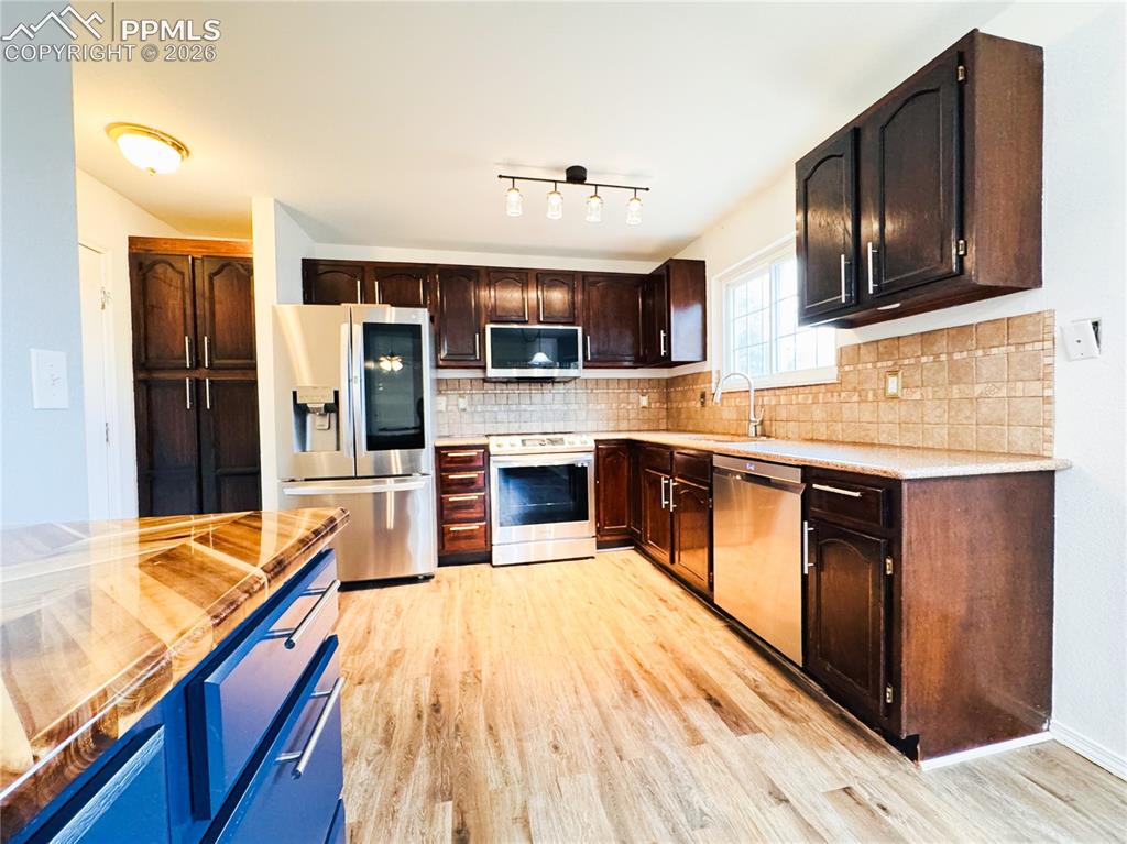 Image 9 of 36: Newer appliances
