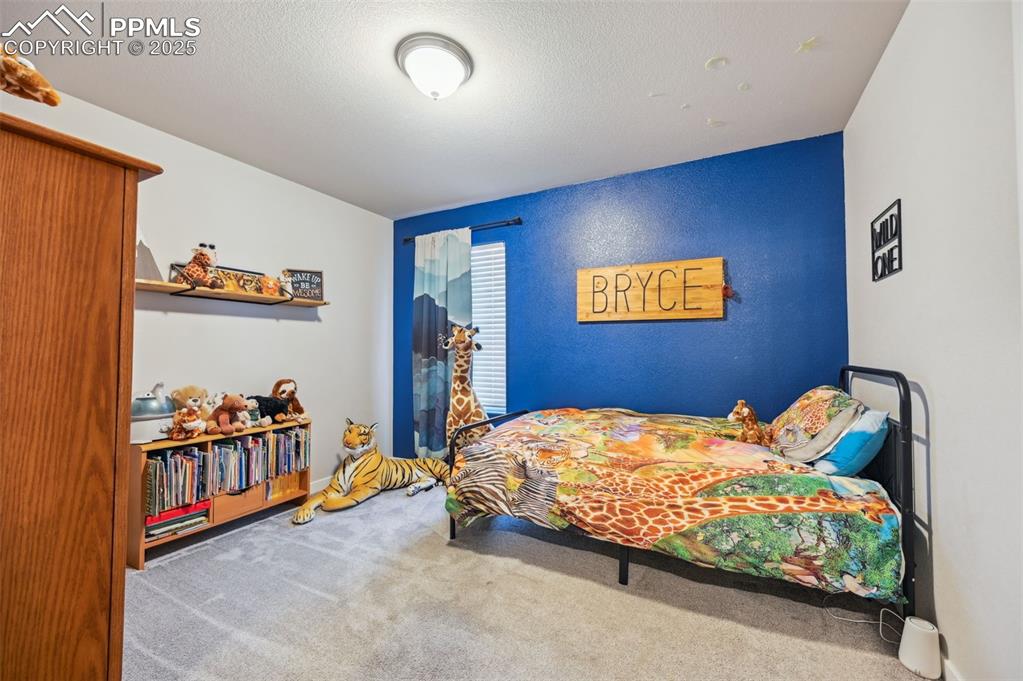 Image 14 of 46: walk-in closet