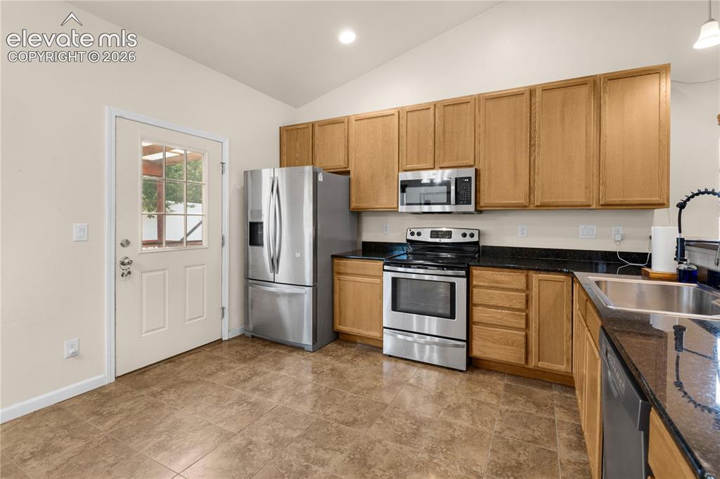 Image 11 of 45: Kitchen