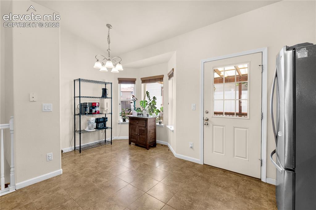 Image 12 of 45: Dining Area