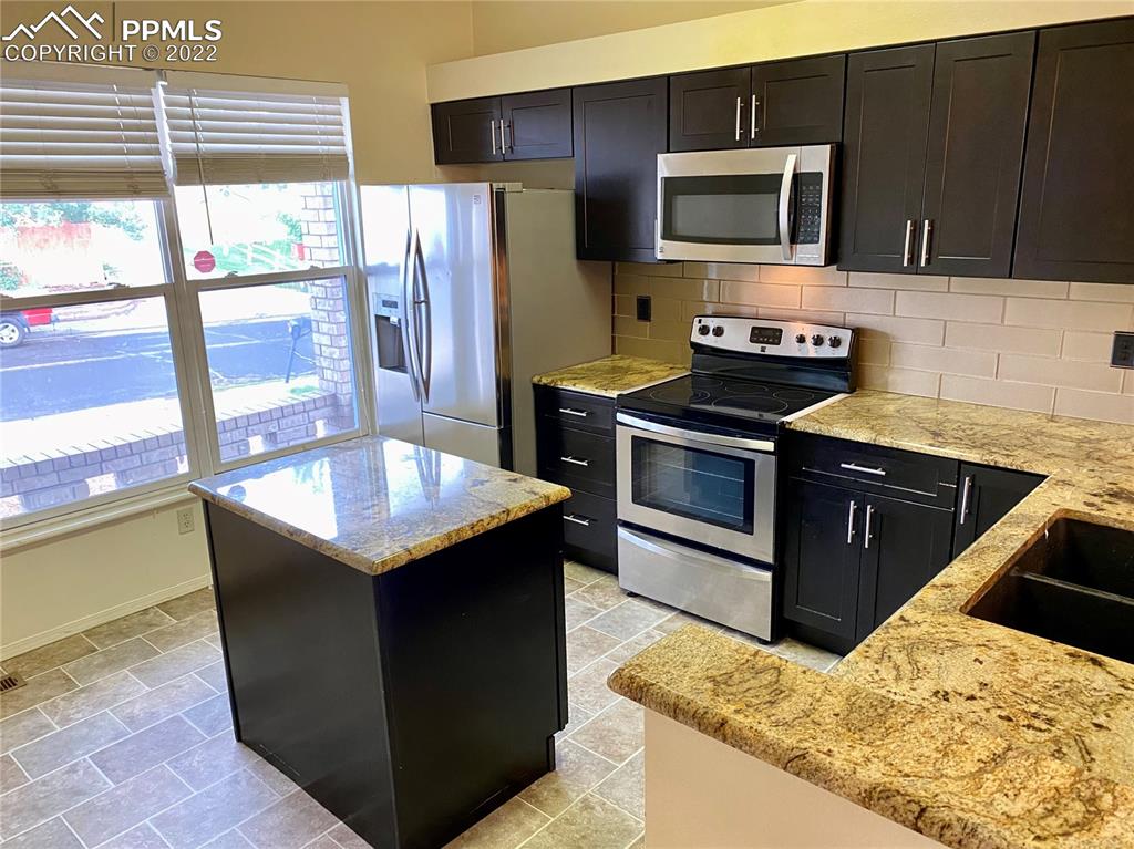 Listing 9110416, Image 4 of 37