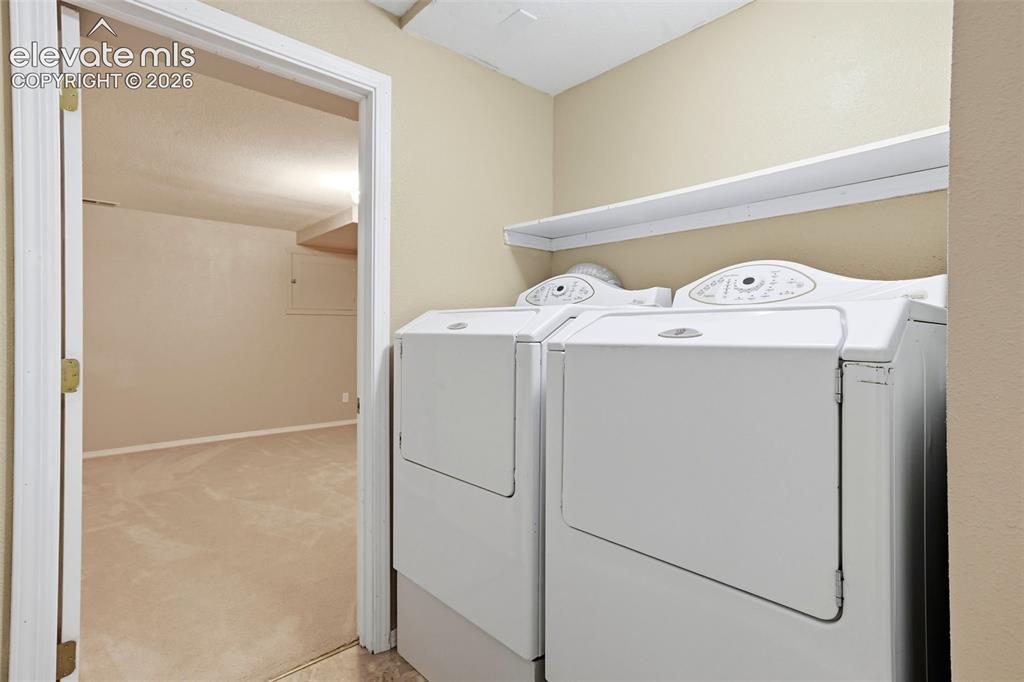 Image 38 of 49: Pedestal washer & dryer included